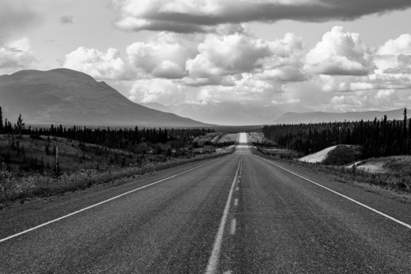 Alaska Highway Yukon by Sara Teinturier   Photographie