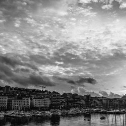 Coucher de soleil sur le Vieux-Port de Marseille